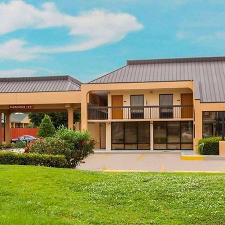 Oyo Hotel Baton Rouge Mid City Exterior photo