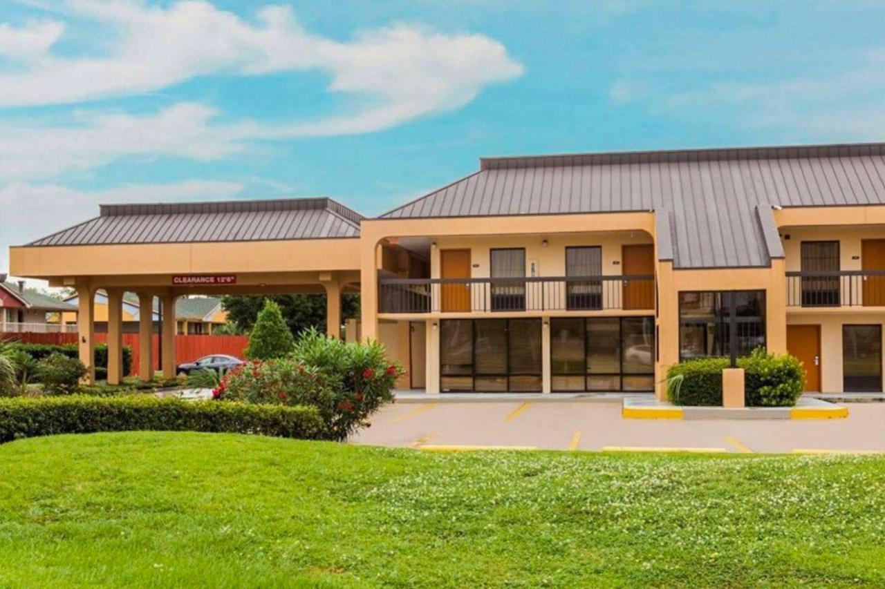 Oyo Hotel Baton Rouge Mid City Exterior photo