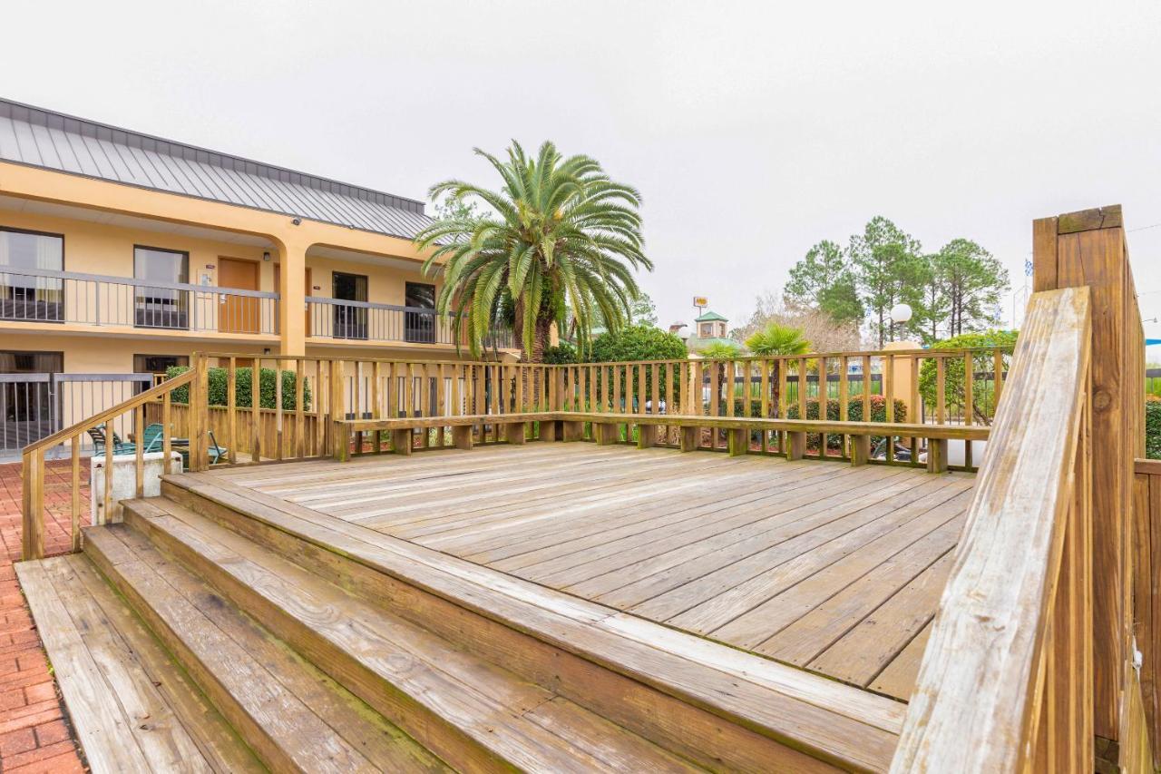Oyo Hotel Baton Rouge Mid City Exterior photo