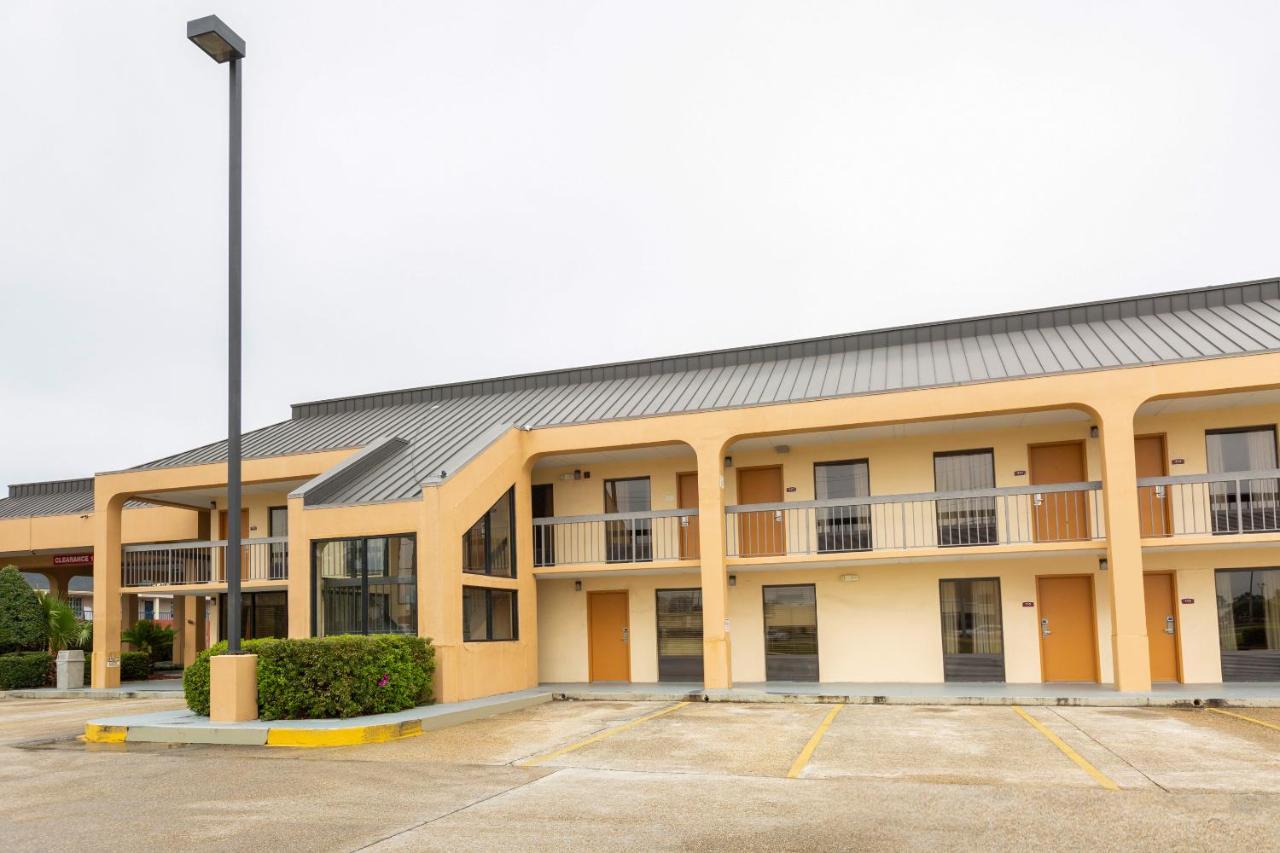 Oyo Hotel Baton Rouge Mid City Exterior photo