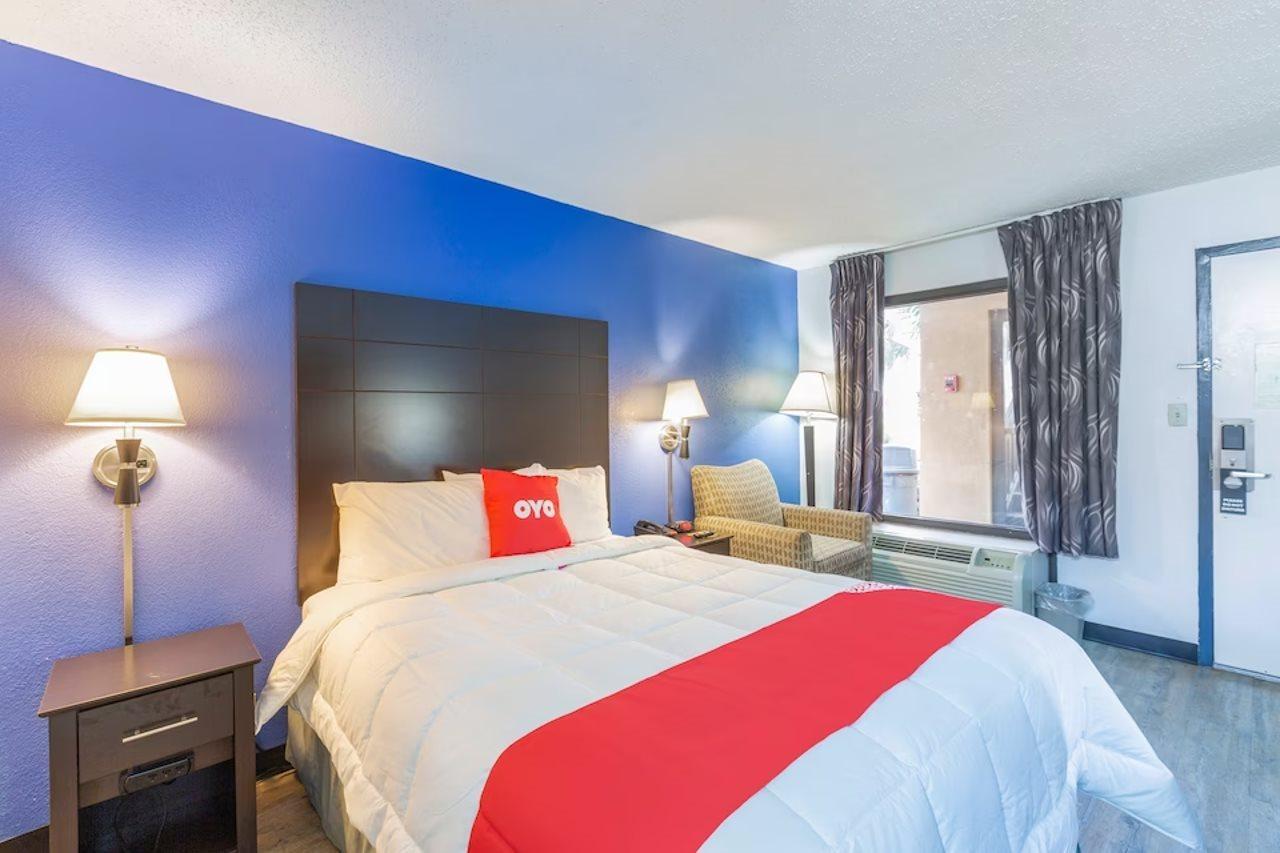 Oyo Hotel Baton Rouge Mid City Exterior photo