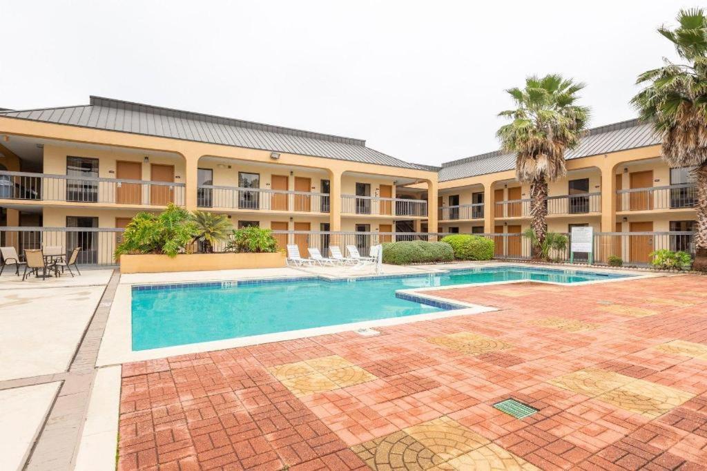 Oyo Hotel Baton Rouge Mid City Exterior photo