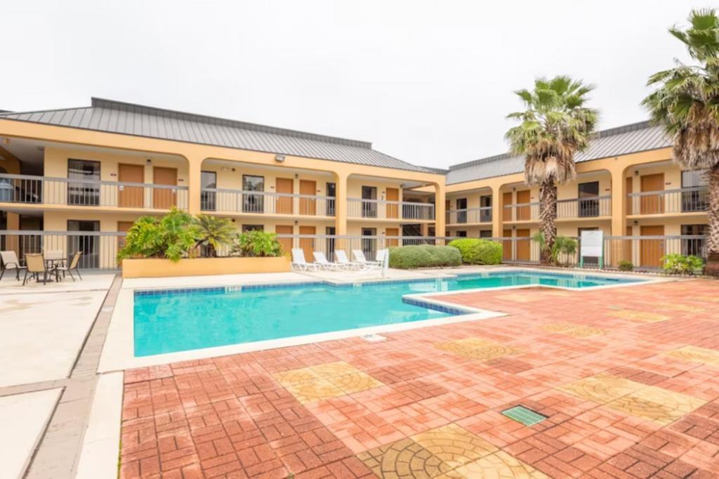 Oyo Hotel Baton Rouge Mid City Exterior photo