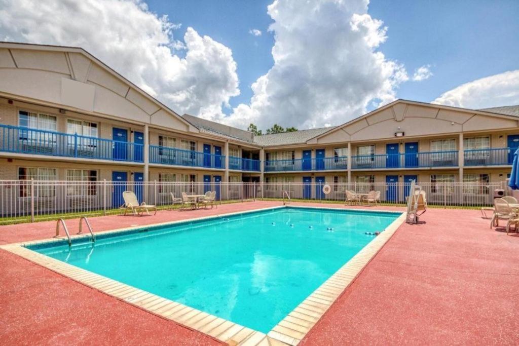 Oyo Hotel Baton Rouge Mid City Exterior photo