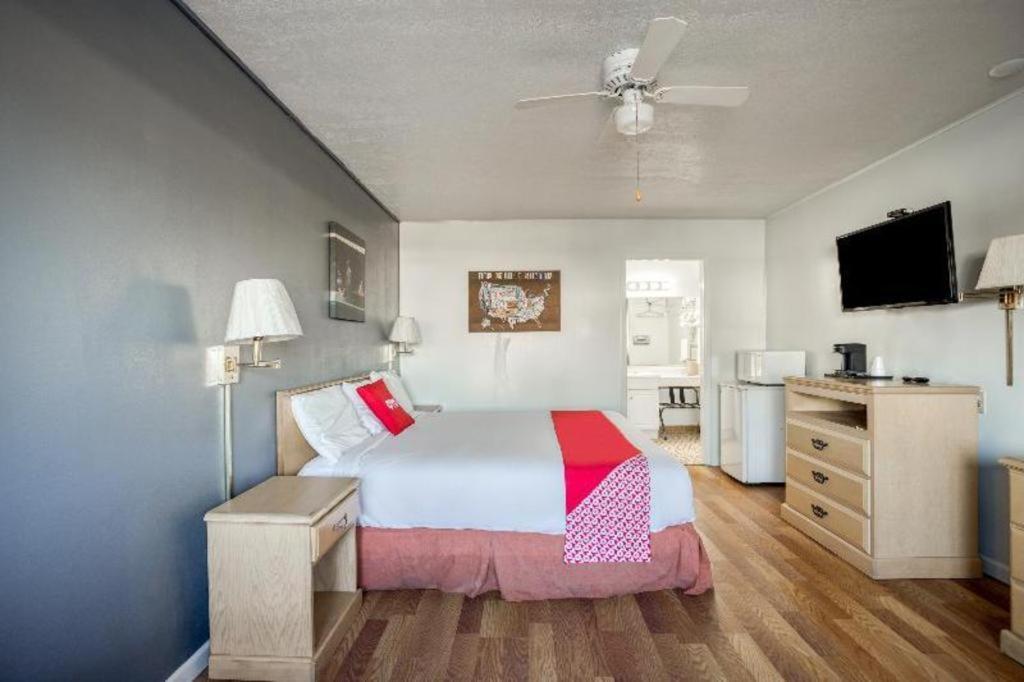 Oyo Hotel Baton Rouge Mid City Exterior photo