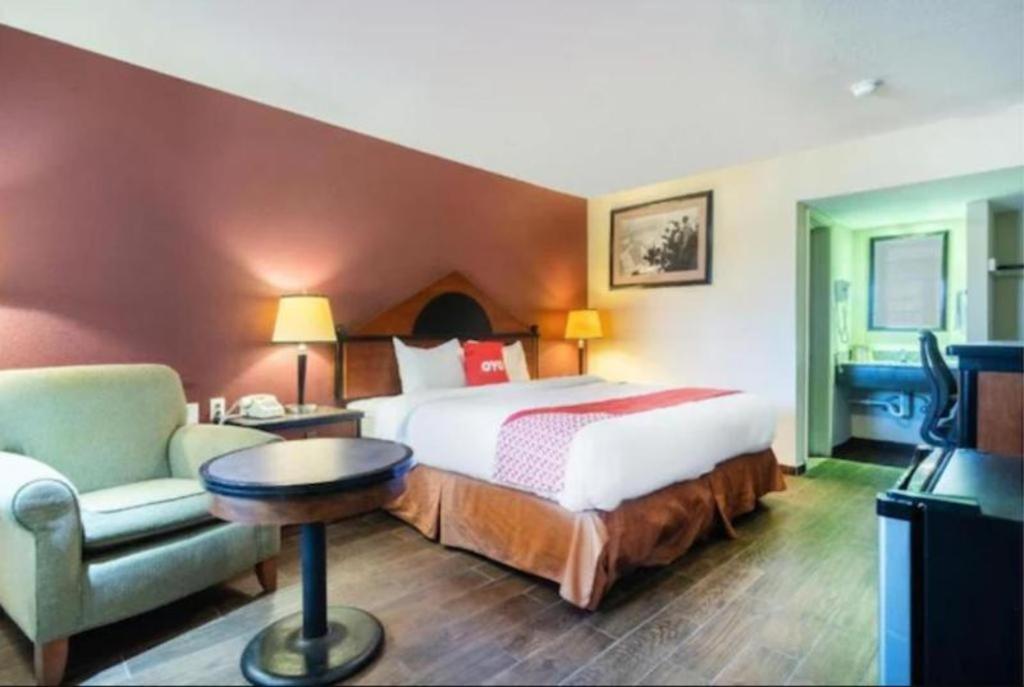 Oyo Hotel Baton Rouge Mid City Exterior photo