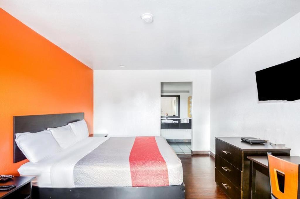 Oyo Hotel Baton Rouge Mid City Exterior photo