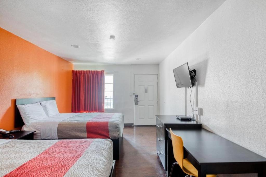 Oyo Hotel Baton Rouge Mid City Exterior photo
