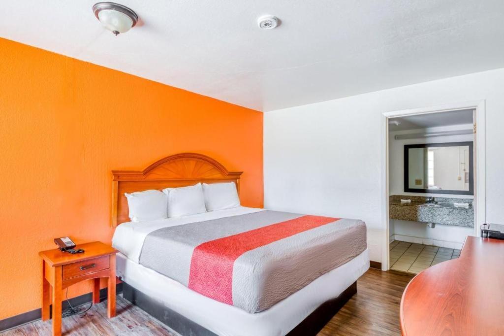 Oyo Hotel Baton Rouge Mid City Exterior photo