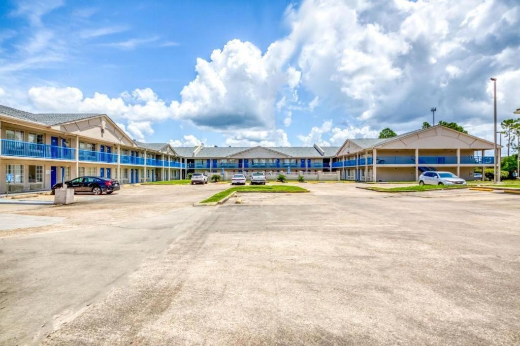 Oyo Hotel Baton Rouge Mid City Exterior photo