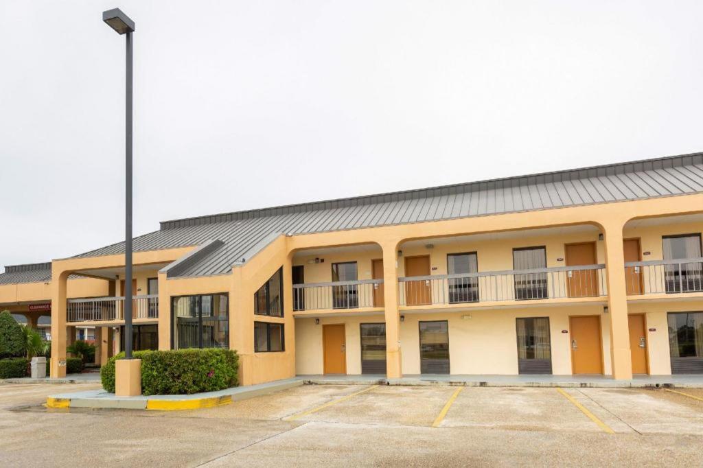 Oyo Hotel Baton Rouge Mid City Exterior photo